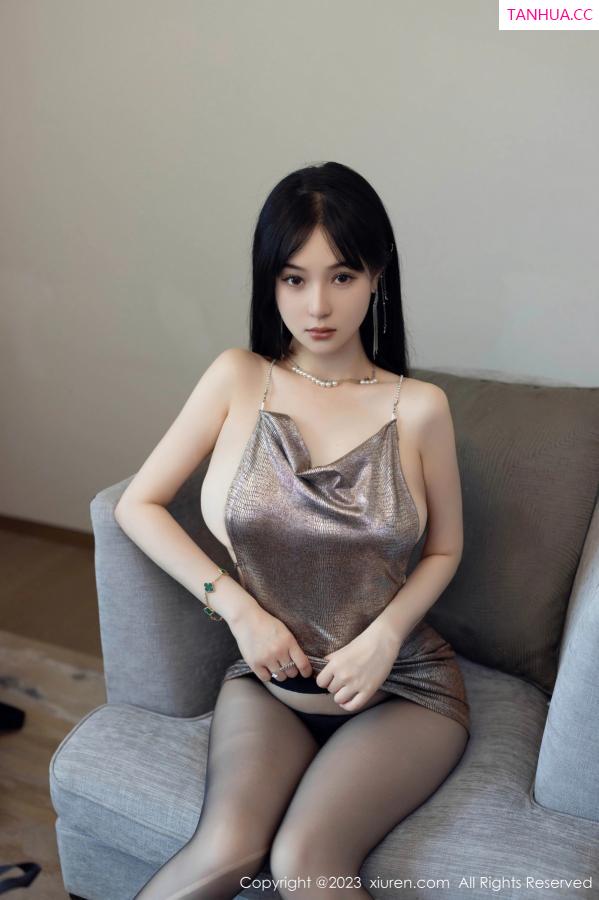   [XiuRen]高清写真图 2023.08.10 No.7211 柚琪Rich 黑丝美腿第24张图片